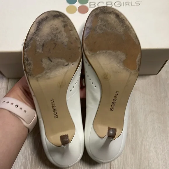 BCBGirls white leather heels w/satin bow* - Picture 6 of 9
